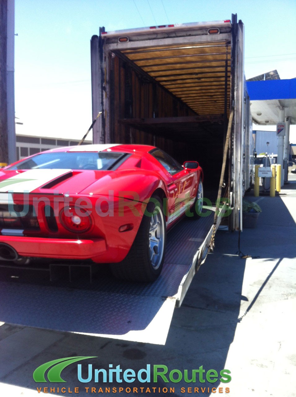Enclosed-Car-Transport-Connecticut-05-Ford-GT